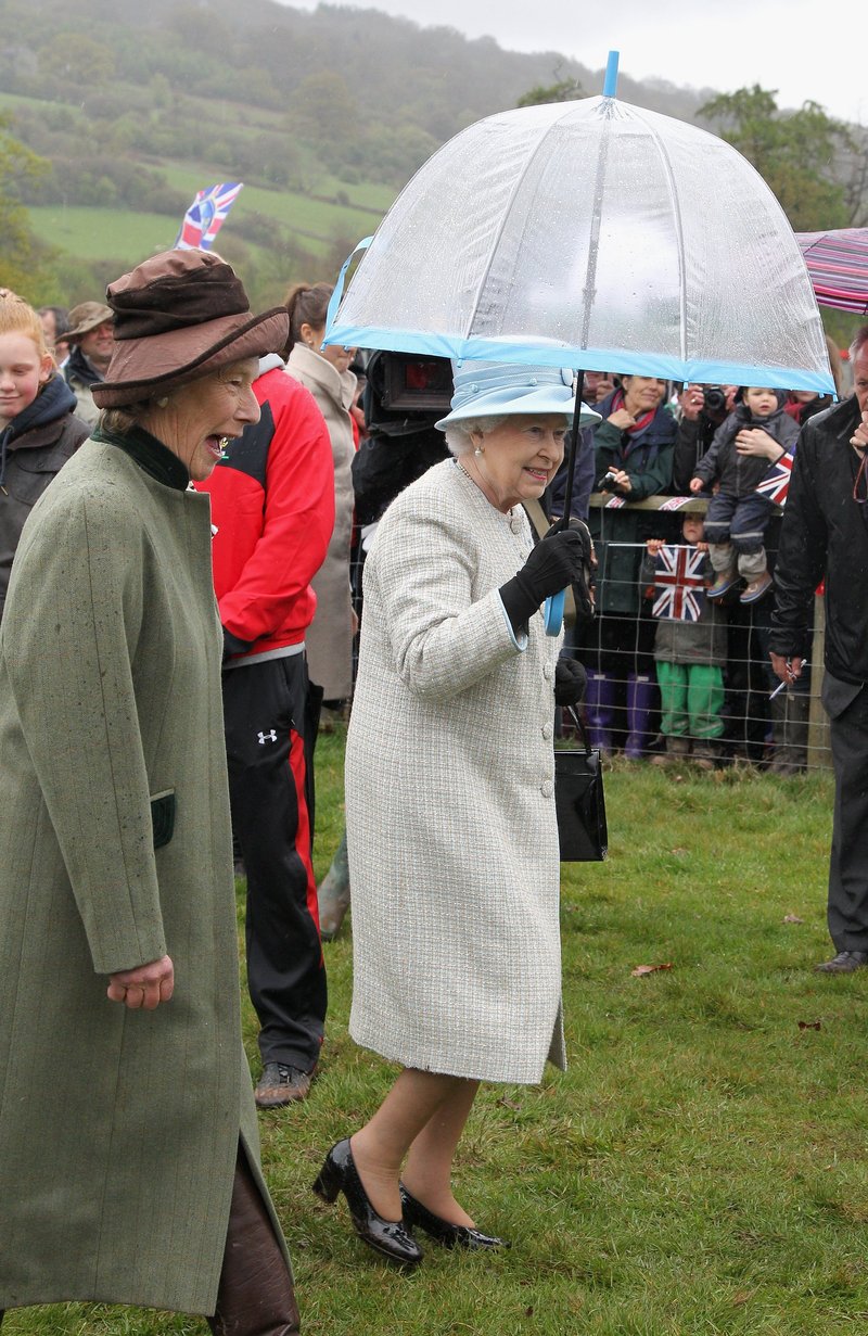 Dame Sh\u00e2n Legge-Bourke and Queen Elizabeth II