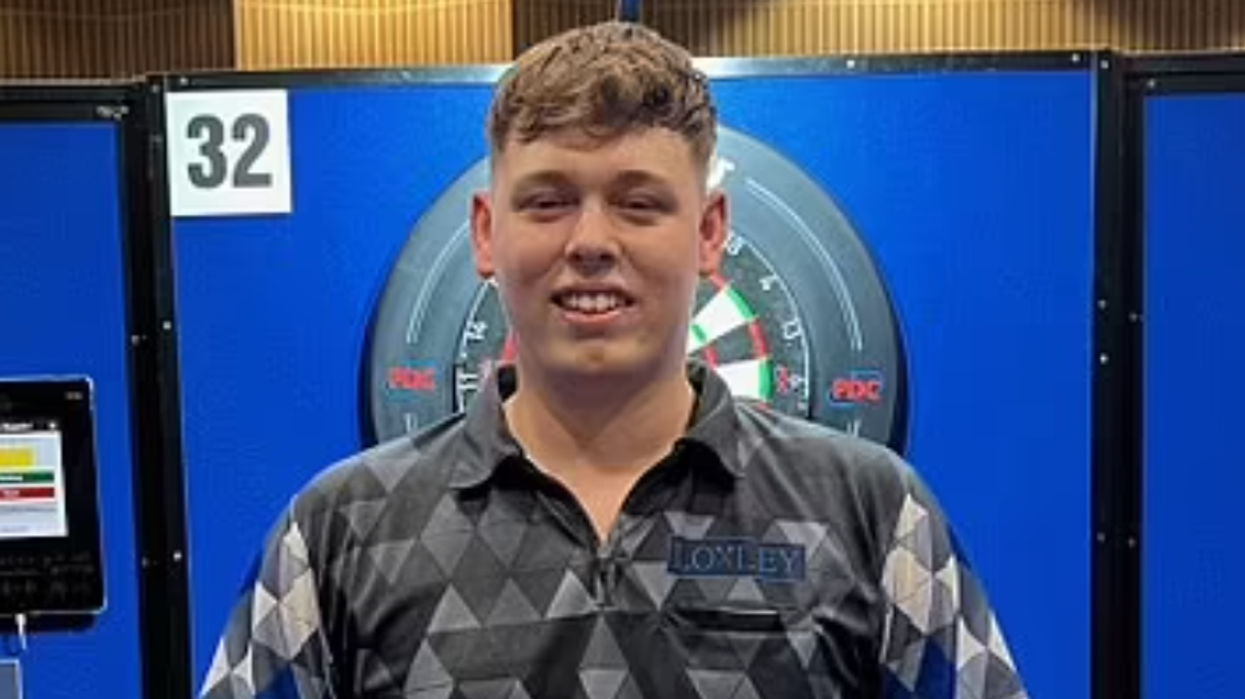 Darts Owen Bates