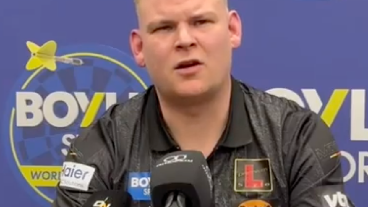 Darts star fires back after receiving death threats from his own fans: 'I'm not playing for my country'