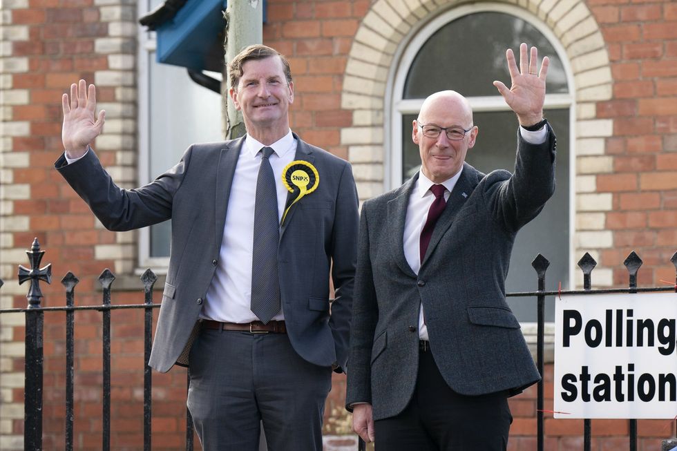 Dave Doogan (left) is threatening to table a motion of no confidence