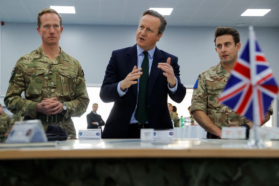 Das ist der Anfang vom Ende - Pagina 10 David-cameron-meeting-with-nato-troops