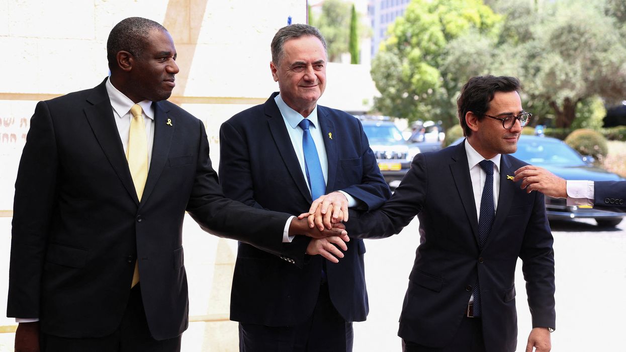 David Lammy sparks backlash after removing Israeli hostage pin to meet Palestinian premier
