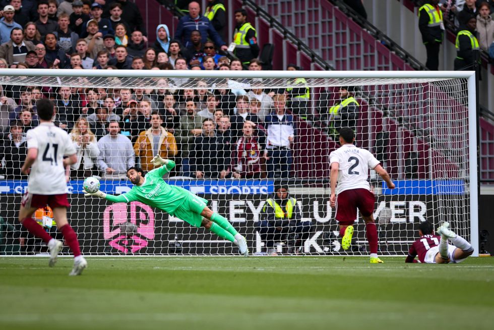 David Raya fez defesas sensacionais pelo Arsenal contra o West Ham