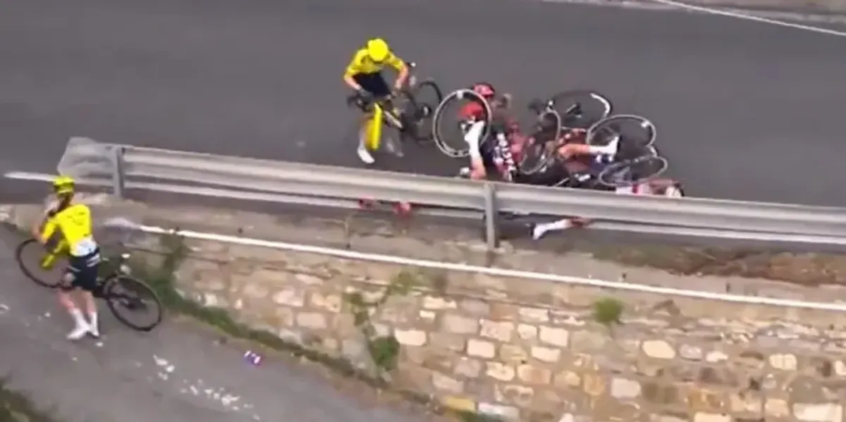 Debora Silvestri hospitalised after suffering ’10ft fall’ in terrifying crash during Milan-Sanremo Debora Silvestri hospitalised after suffering ’10ft fall’ in terrifying crash during Milan-Sanremo