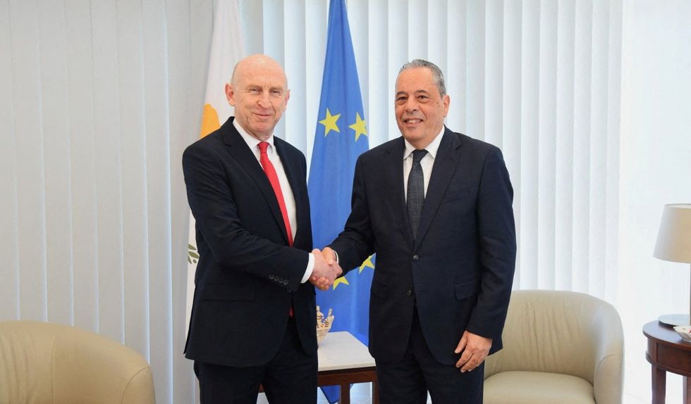 Ministro da Defesa, John Healey, Chefe da Defesa cipriota, Vasilis Palmas