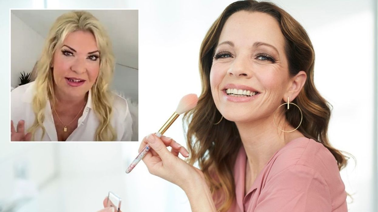 Deirdre Nicholas / Woman applying blusher