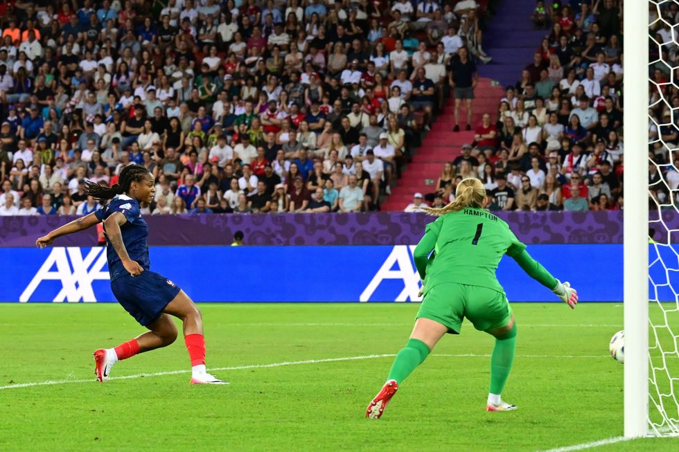 Delphine Cascarino, Hannah Hampton