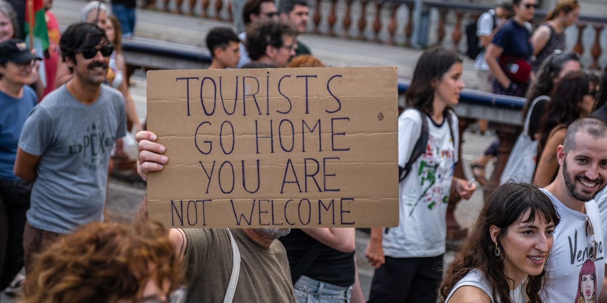 NextImg:Spanish hotel bosses hit back at anti-tourism protests in huge victory for British holidaymakers