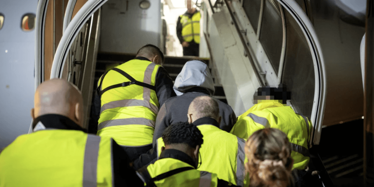 Migrant crisis: Number of foreign criminals NOT deported hits record high Migrant crisis: Number of foreign criminals NOT deported hits record high