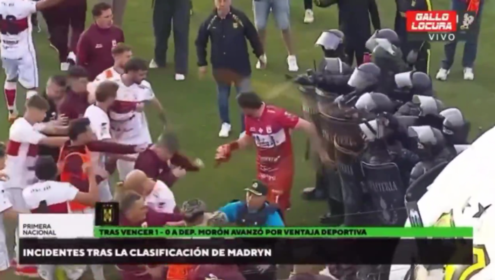 Deportivo Madryn and Deportivo Mor\u00f3n