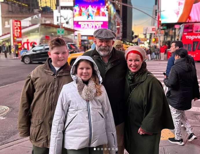 Dick, Angel and their two children Dorothy and Arthur