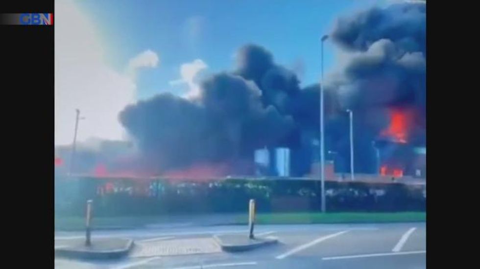 Burton fire sparks 'avoid area' warning as police scramble to huge blaze