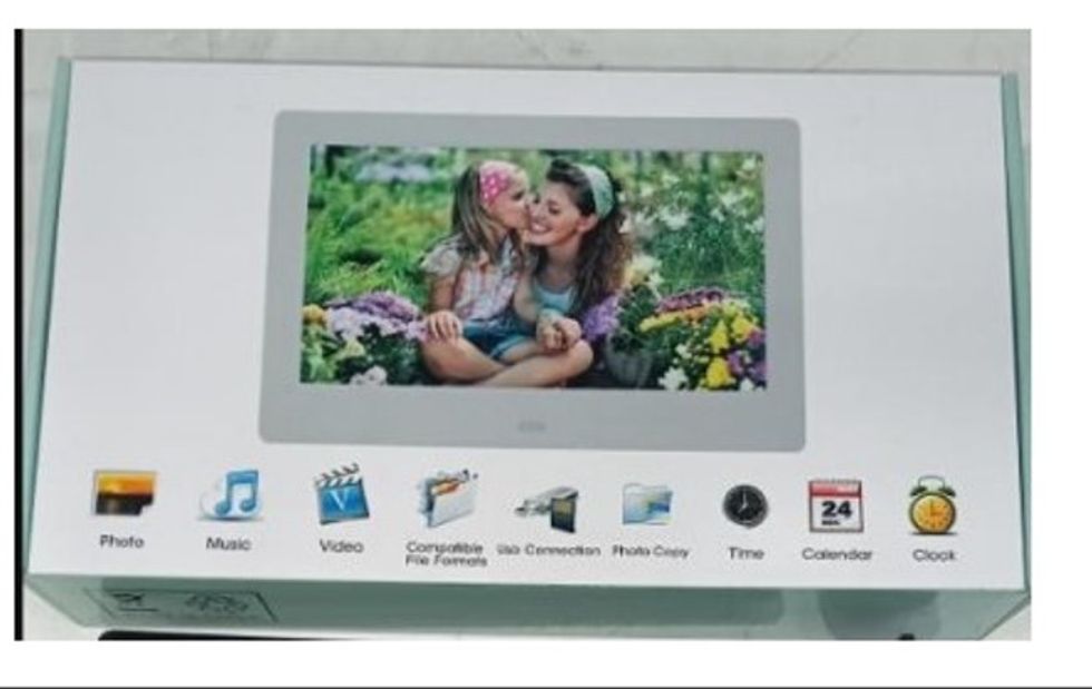 Digital photo frame