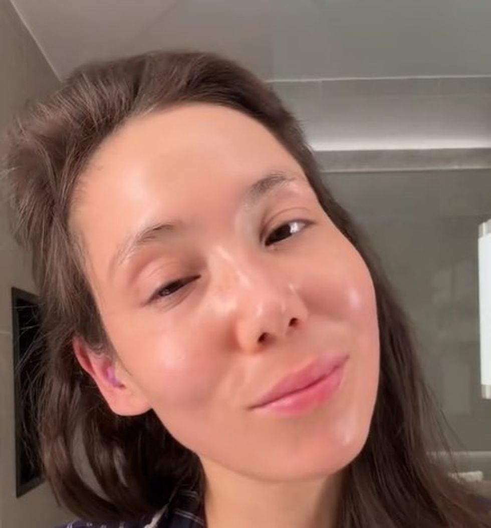 DOCTOR APPLYING CREAM