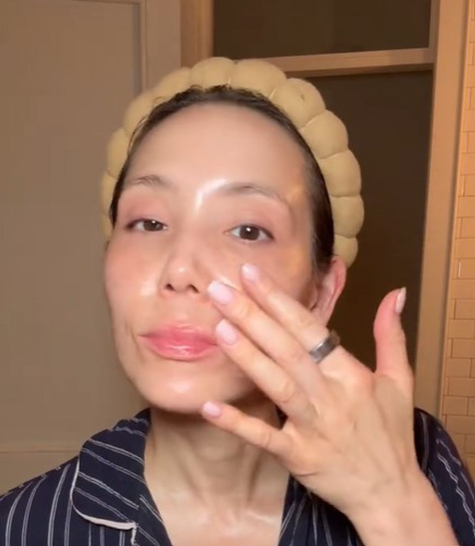 DOCTOR APPLYING CREAM