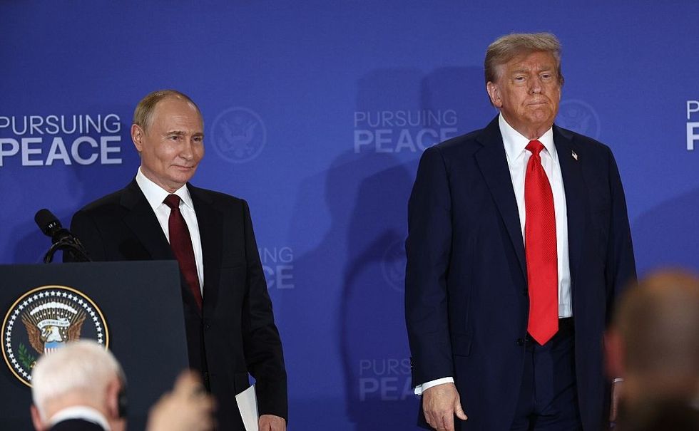 Donald Trump and Vladimir Putin, hold a joint press conference