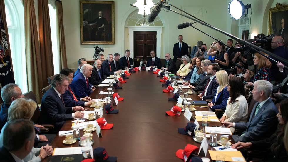 Donald Trump na schůzce kabinetu