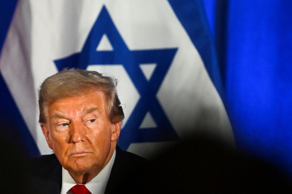Donald Trump in front of an Israeli flag