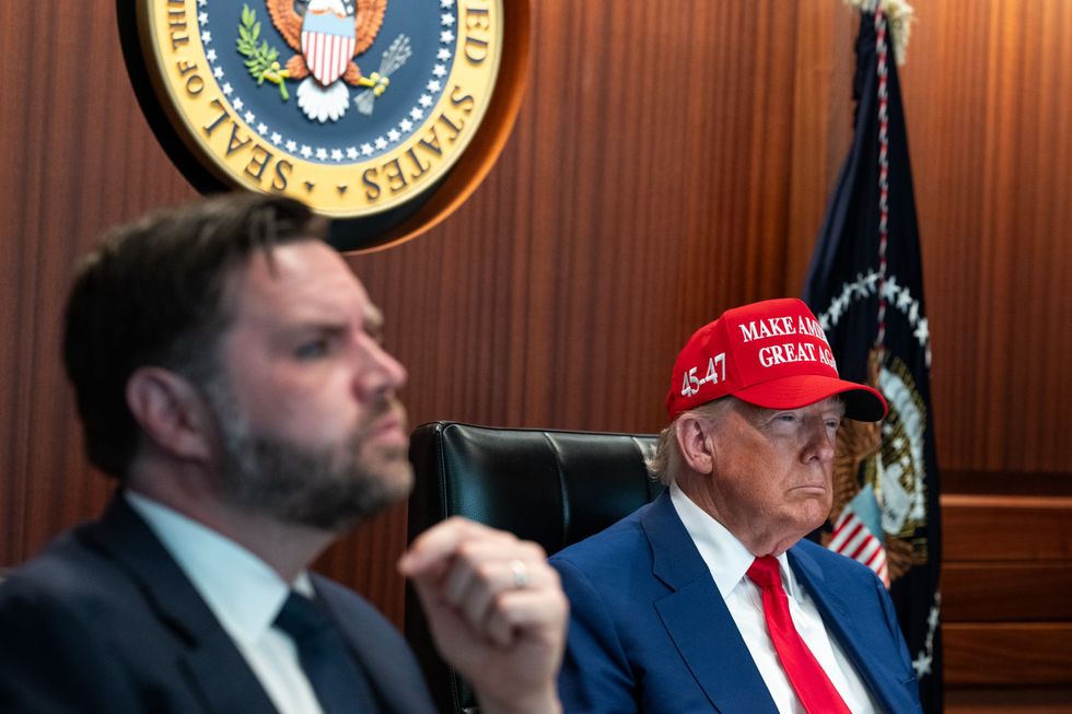 Donald Trump v situační místnosti