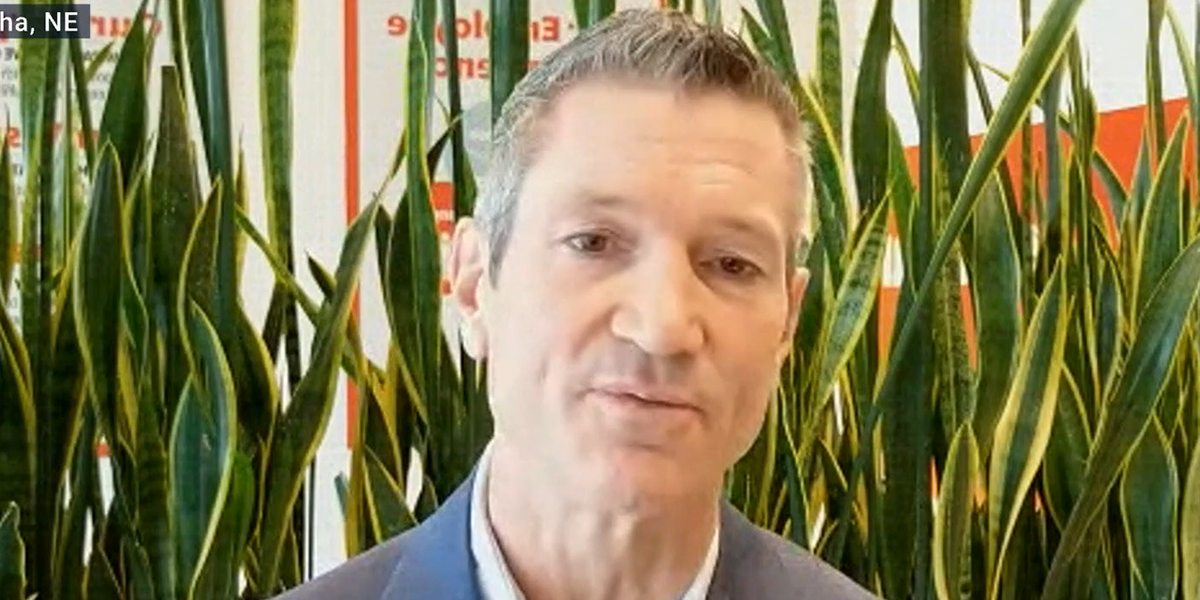 NextImg:'Half of Americans don't have a garage to charge EVs!' Calls for the consumer to be King not government mandate