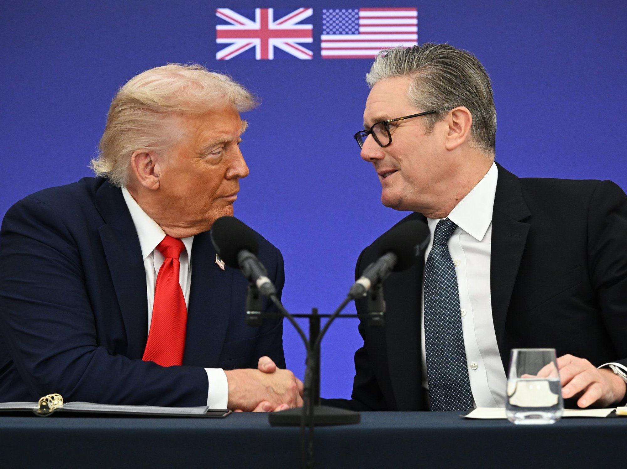 Donald Trump shakes hands with Sir Keir Starmer