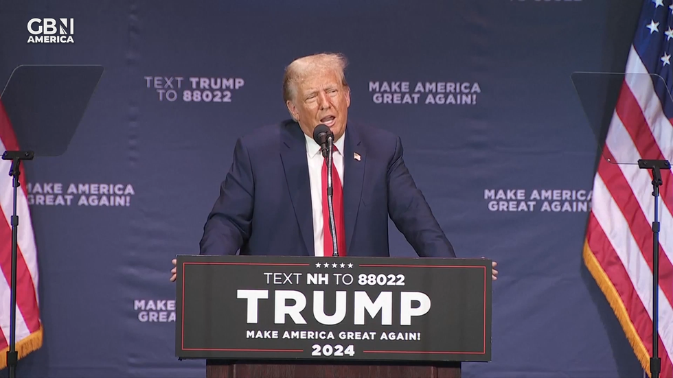 Donald Trump speaks at New Hampshire Rally