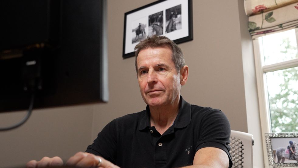 Doug Laver explained that a road accident led him to take notice of his failing eyesight \u200b