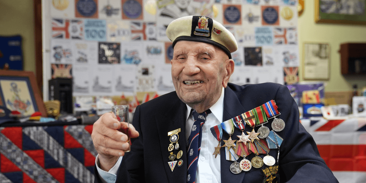 World War 2 veteran who received thousands of cards for his birthday dies aged 100 World War 2 veteran who received thousands of cards for his birthday dies aged 100