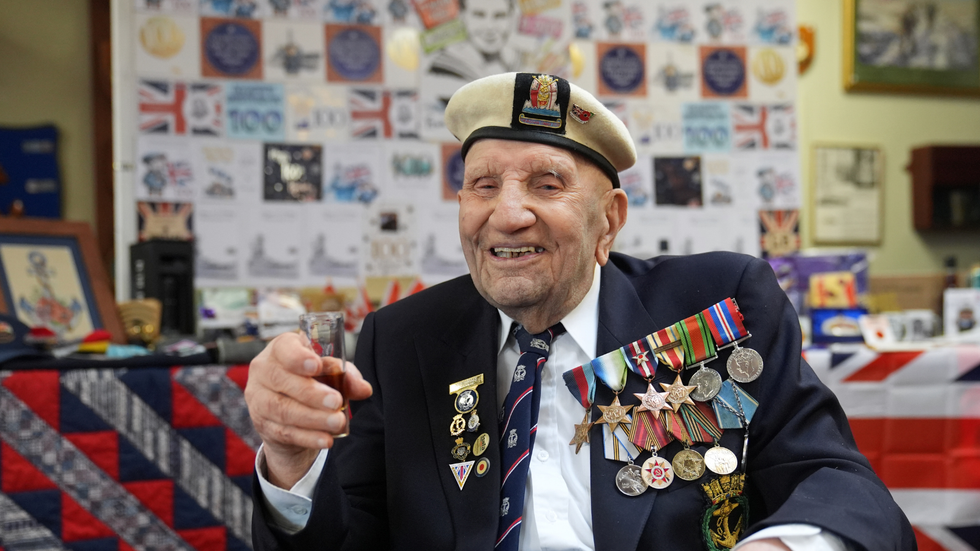British D-Day veteran receives 16,000 birthday cards - after only asking for 100