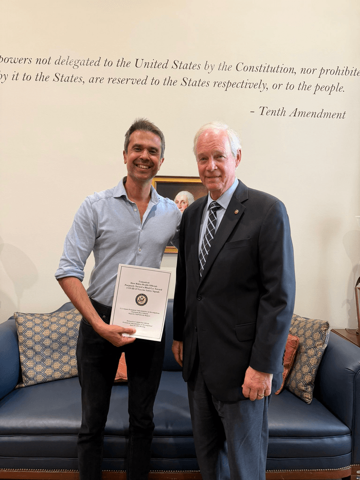 Dr Aseem Malhotra (L) with Senator Ron Johnson (R)