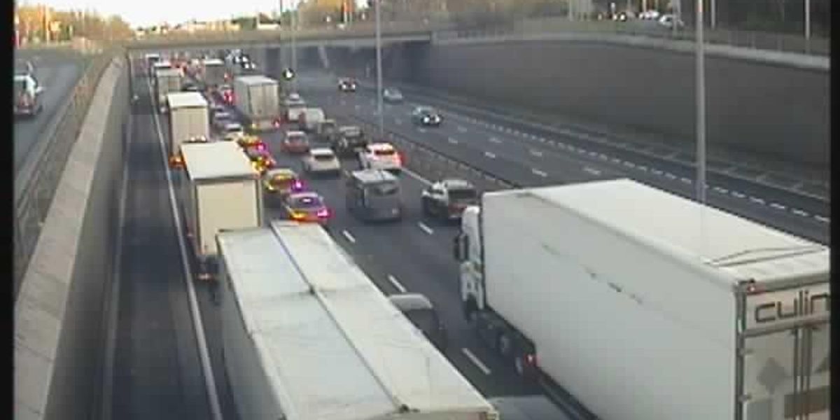 Dartford Tunnel CLOSED as lorry causes ‘extensive damage’ prompting emergency response Dartford Tunnel CLOSED as lorry causes ‘extensive damage’ prompting emergency response