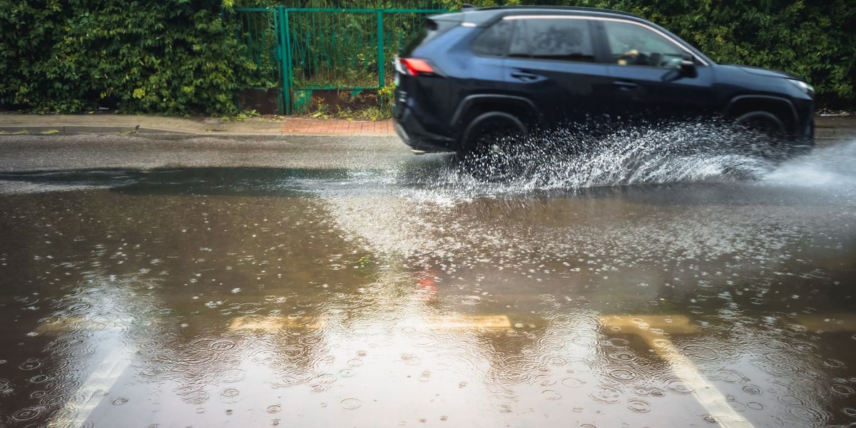 Drivers risk major road collisions in wetter months as preventable error causes serious danger Drivers risk major road collisions in wetter months as preventable error causes serious danger