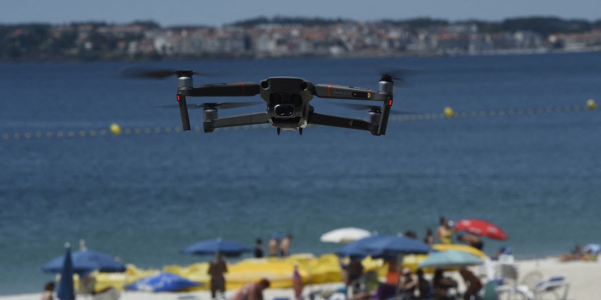 NextImg:Spanish tourism hotspot warning as gang of thieves use drone to rob unsuspecting victims