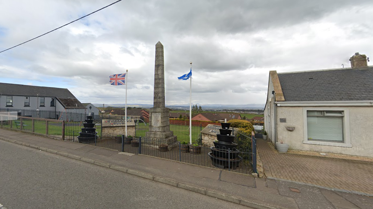 East and West Shieldhill and Summerhouse War Memorial