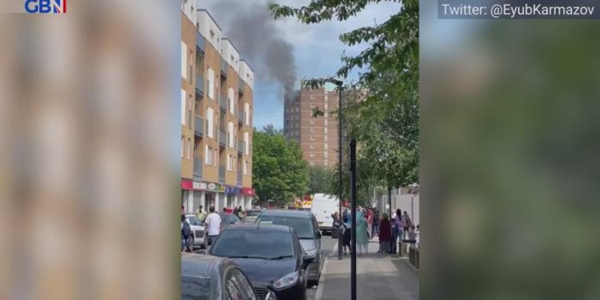 London fire: 100 firefighters rush to 13th floor blaze in tower block
