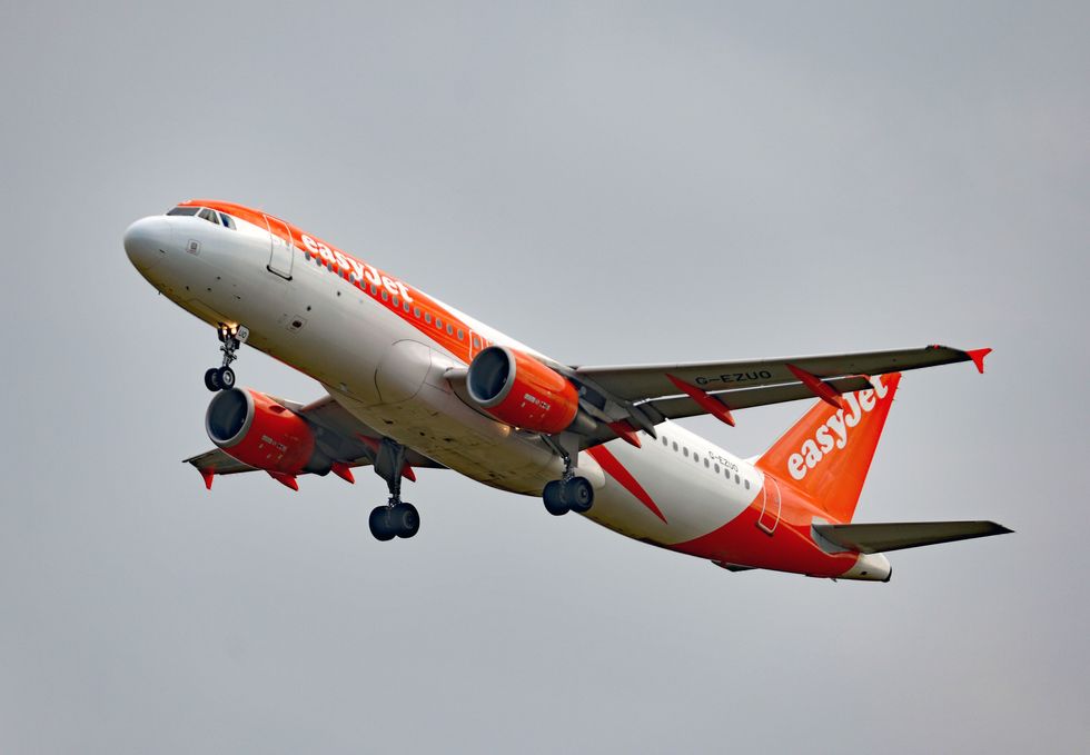 EasyJet Airbus A320-214 (G-EZUO) passenger airliner