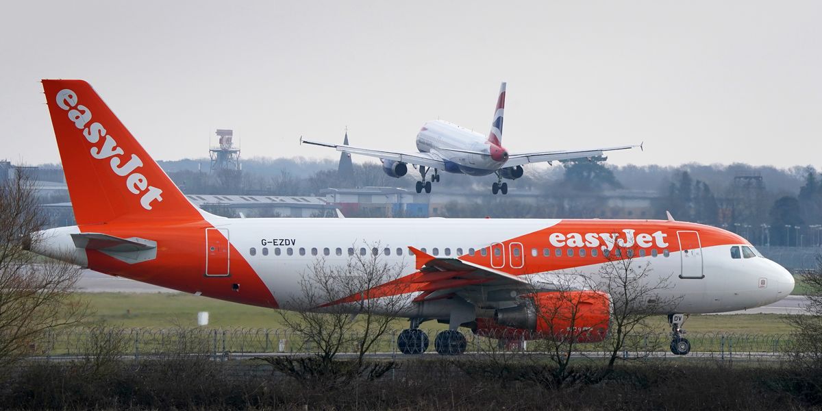 NextImg:EasyJet and British Airways flights declare mid-air emergencies within ONE minute of each other at Gatwick Airport