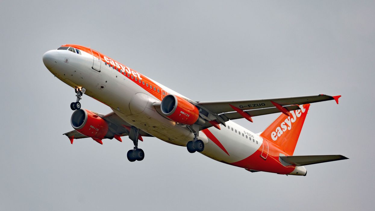 easyJet plane Airbus A320-214