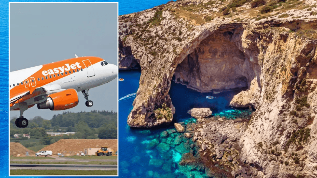 easyJet plane / Malta coves