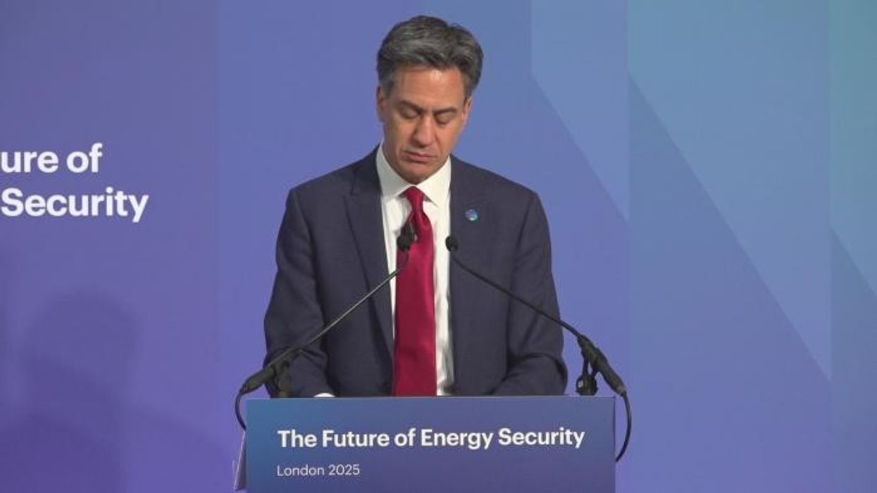 Ed Miliband pushes for homeowners to be able to install wind farms in their gardens