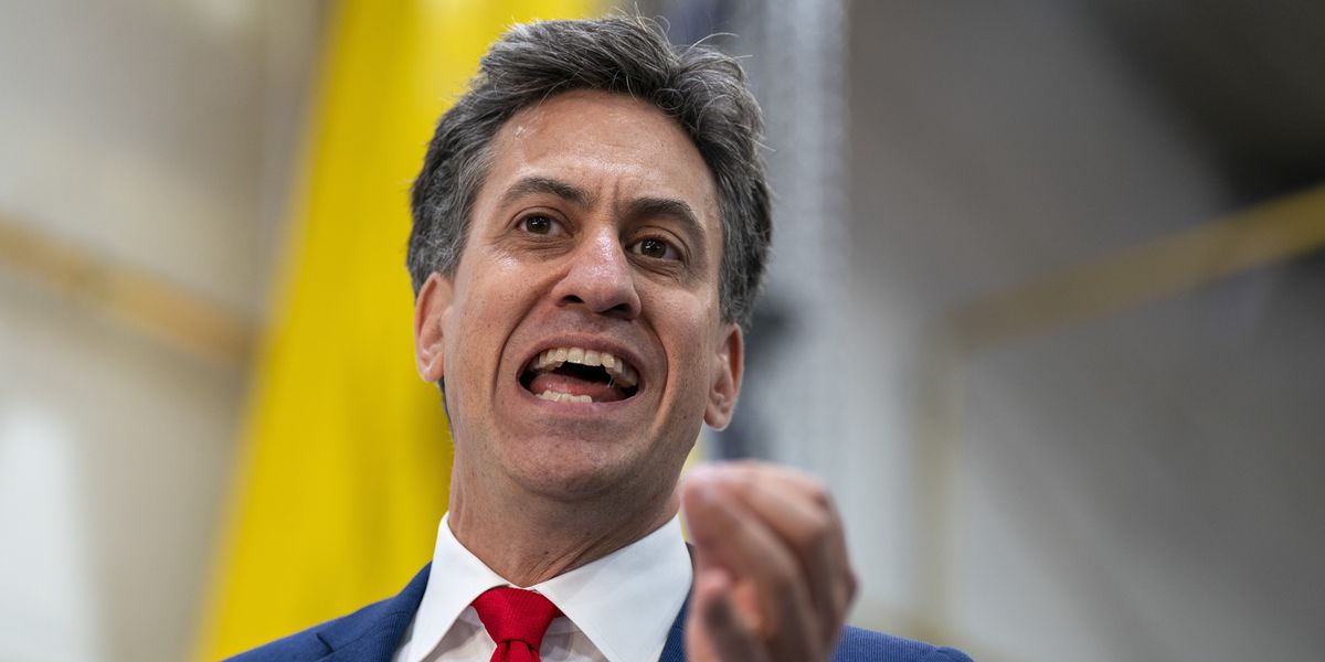 Ed Miliband plots £13billion energy overhaul to create ‘zero bill’ homes Ed Miliband plots £13billion energy overhaul to create ‘zero bill’ homes