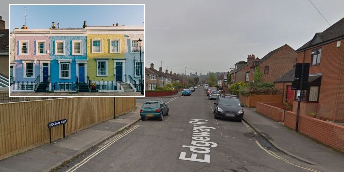 NextImg:Neighbour row erupts on Oxford street after homeowner paints house a 'hideous' colour 'to save energy'