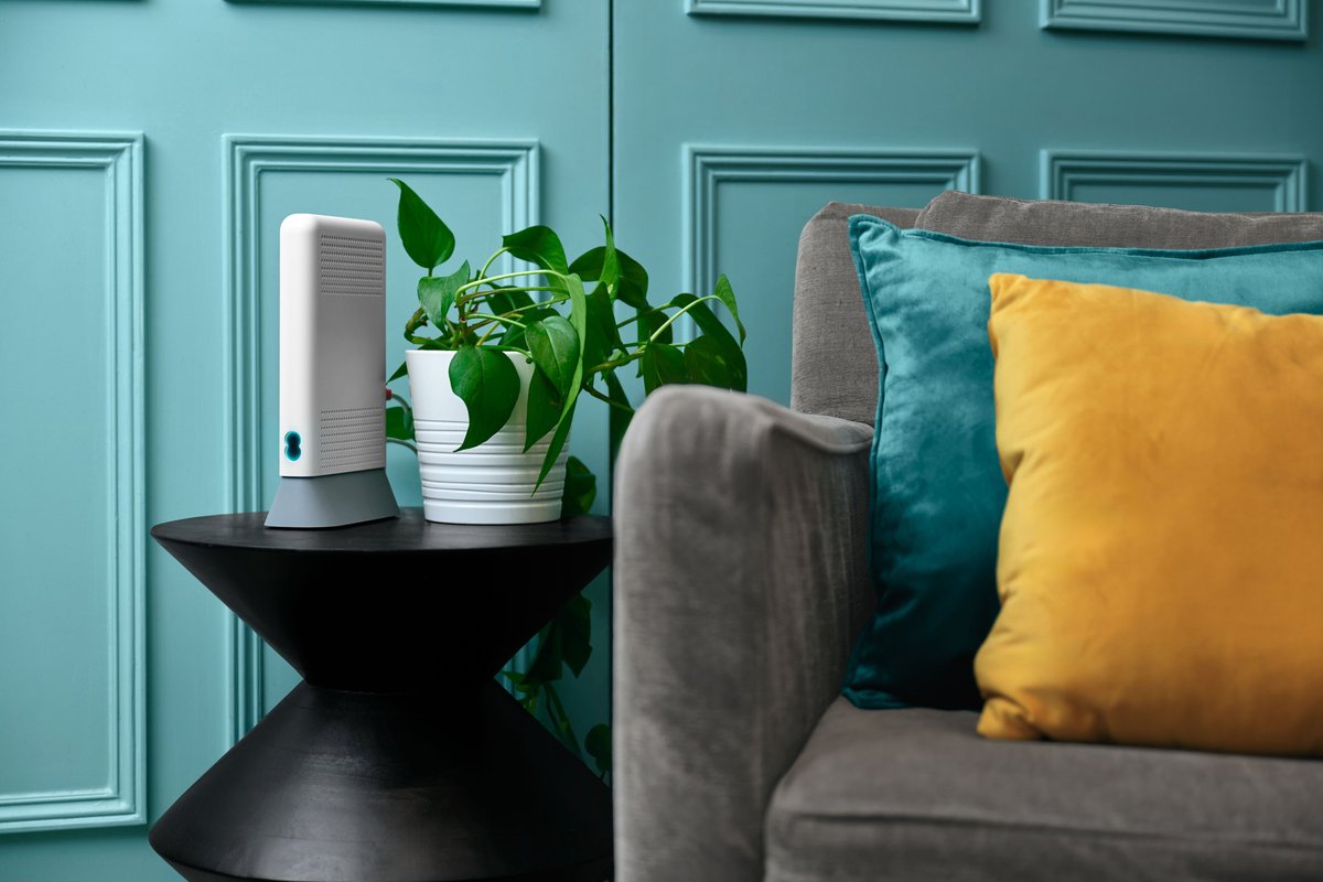 EE EE Smart Hub 7 Plus pictured in the living room
