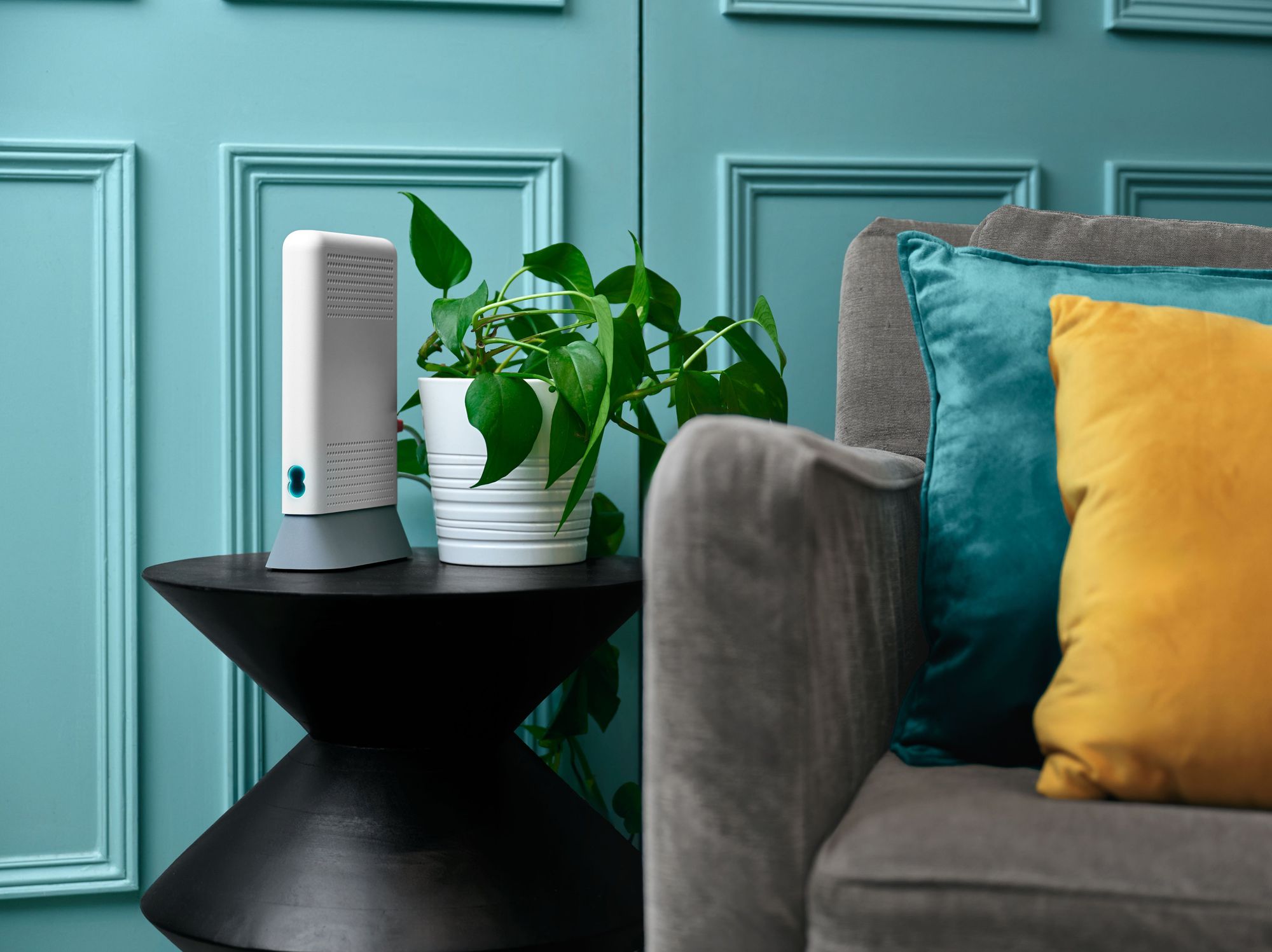 EE EE Smart Hub 7 Plus pictured in the living room