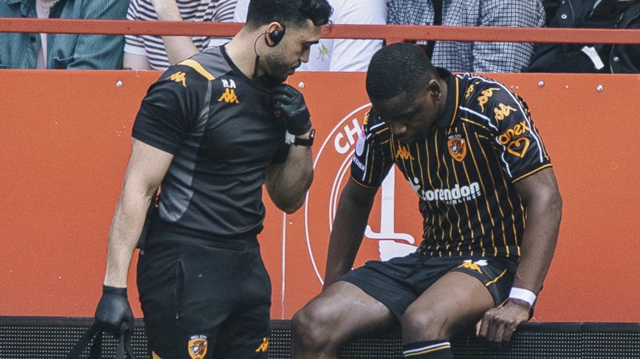 EFL star's ACL comeback ends after 10 minutes after suffering ACL injury in other leg