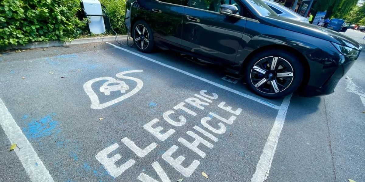 Electric car law changes launching today will see public chargers installed for just £45 Electric car law changes launching today will see public chargers installed for just £45