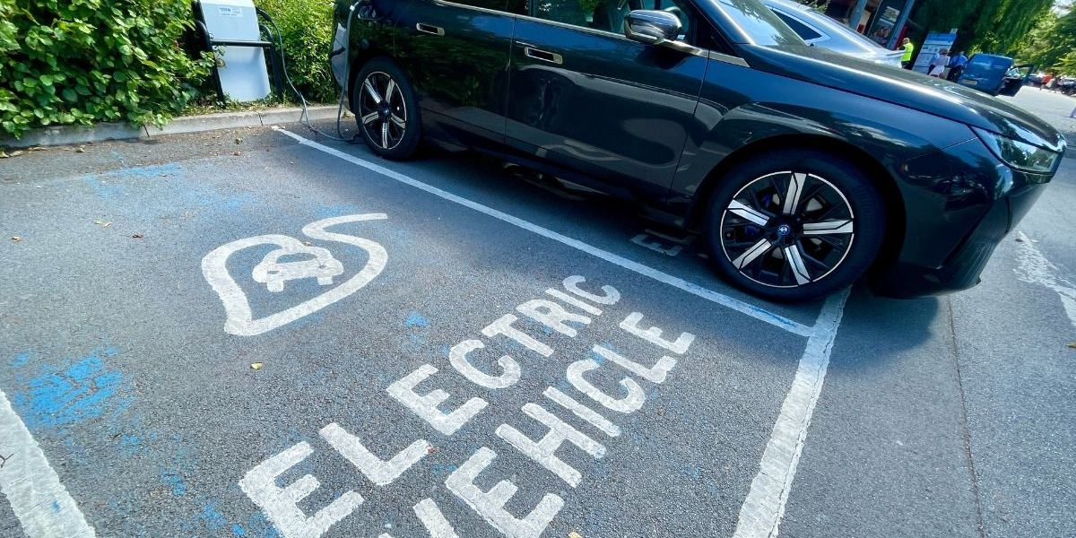 Electric car batteries ‘lasting well beyond’ expectations even after years of driving and charging Electric car batteries ‘lasting well beyond’ expectations even after years of driving and charging