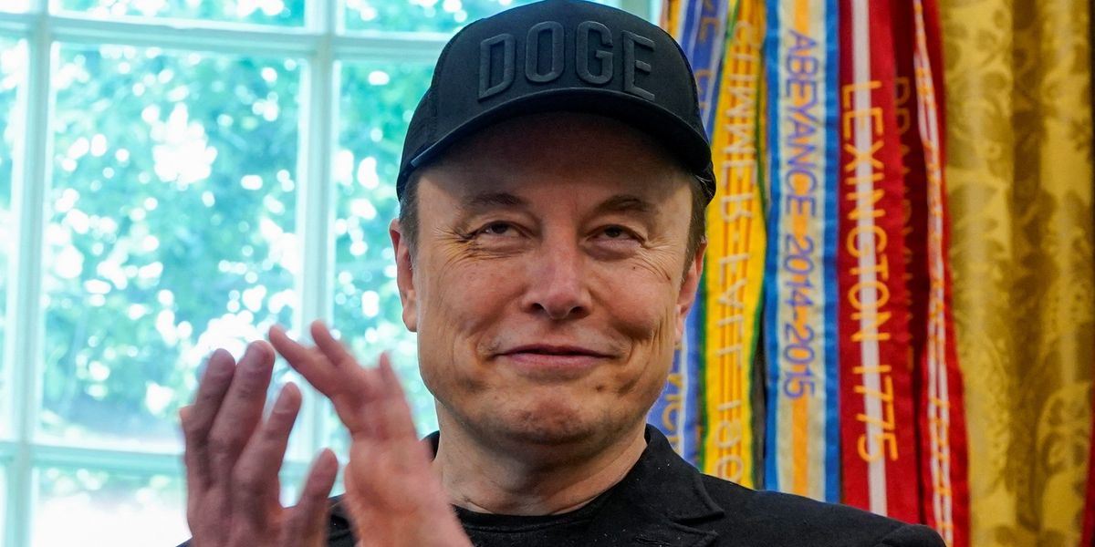 NextImg:Elon Musk's mystery 'black eye' sparks concern at final White House briefing