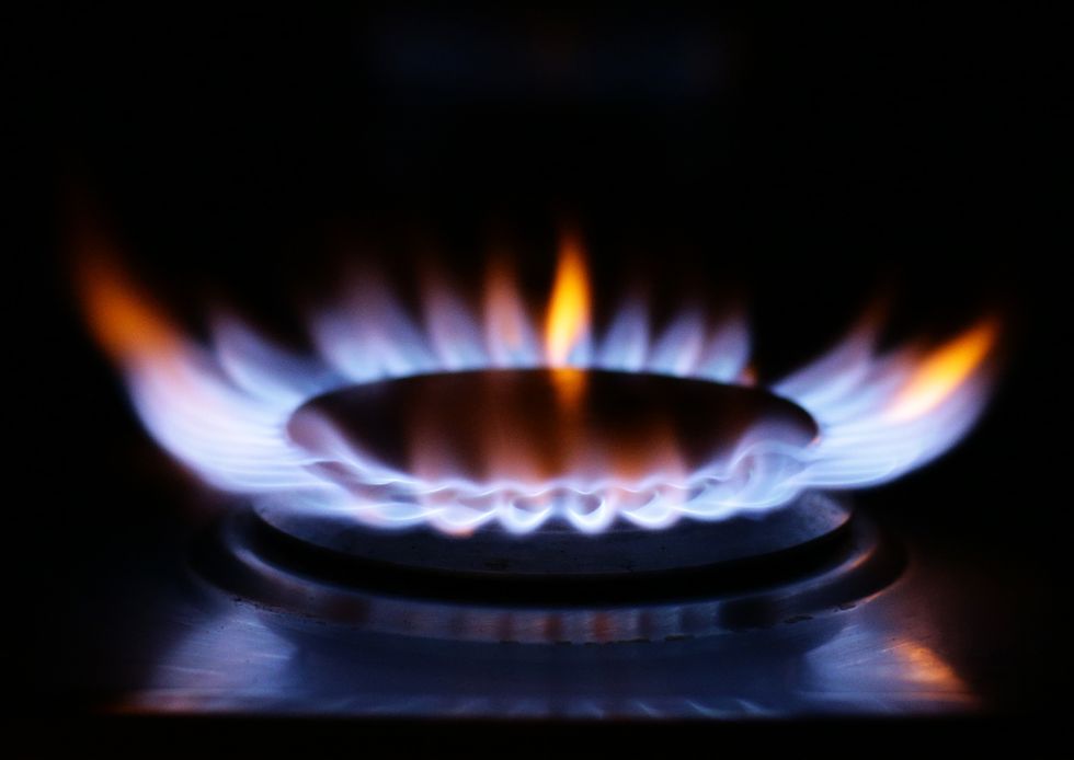EMBARGOED TO 2230 FRIDAY SEPTEMBER 30 File photo dated 28/02/15 of a lit ring on a gas hob, as the Government's energy price cap to shield households and businesses from the worst of the impact of soaring oil and gas prices comes into effect on Saturday.
