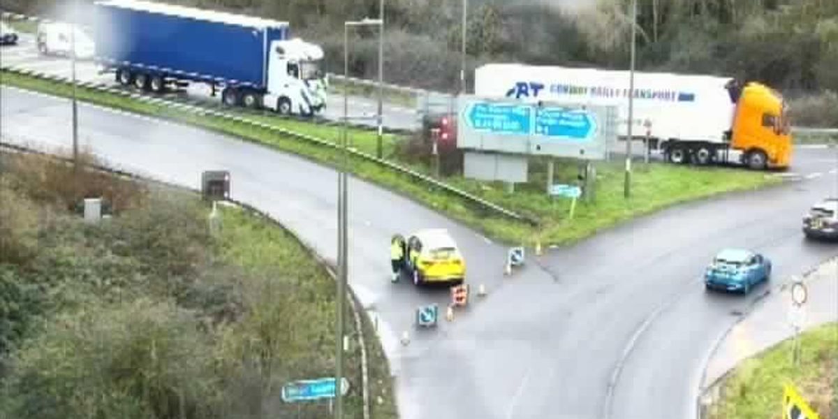 Motorway shuts for ’emergency recovery operation’ over fears around ‘HGV loaded with metal poles’ Motorway shuts for ’emergency recovery operation’ over fears around ‘HGV loaded with metal poles’